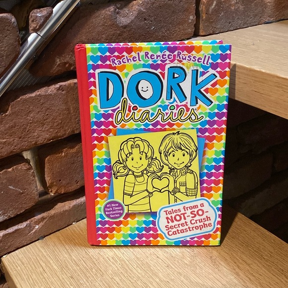 DORK diaries: Tales from a NOT-SO- Crush Catastrophe book 12 - Picture 1 of 2